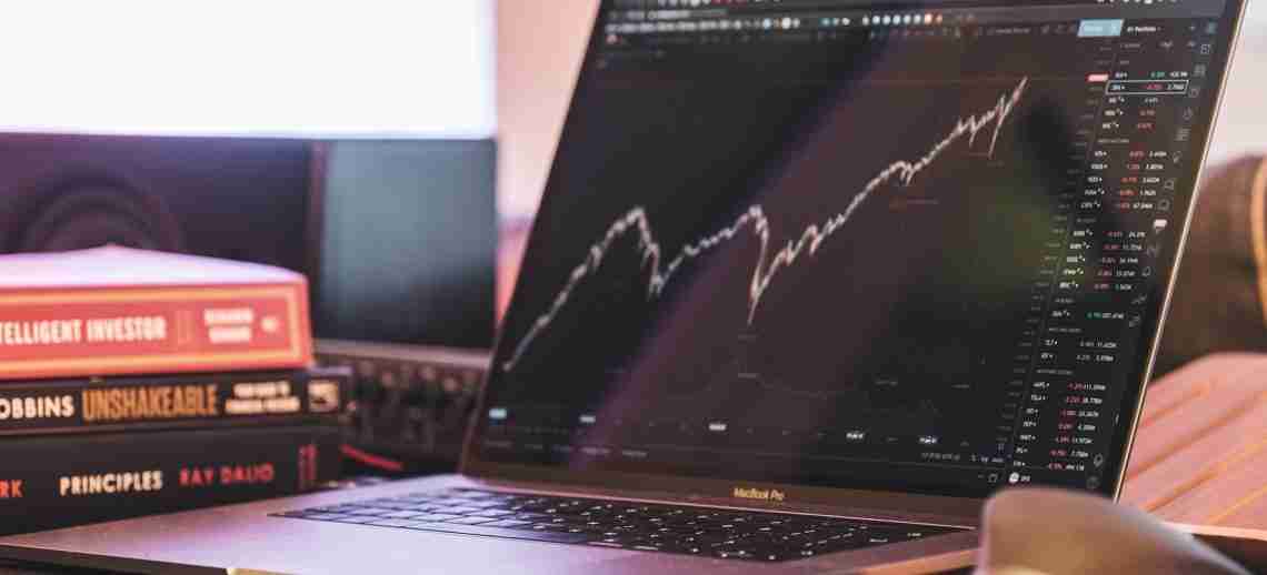Crypto vs. Aandelen: 8 Belangrijke Verschillen