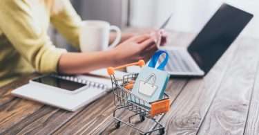 De onzichtbare wereld achter je online aankoop: zo maak je bewustere keuzes