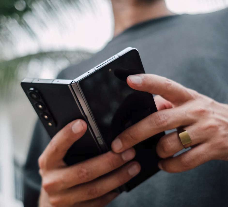 Titanium zit nu alleen nog in de telefoon die je dubbelvouwt