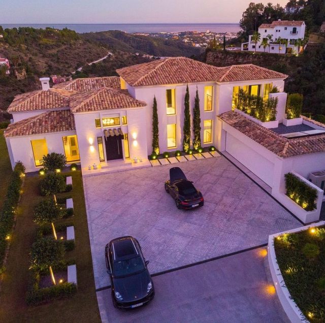 Dit ‘pandje’ in Marbella staat nu te koop voor $6.750.000 #marbellaestate #marbellavilla #marbellahomes #marbellahuis